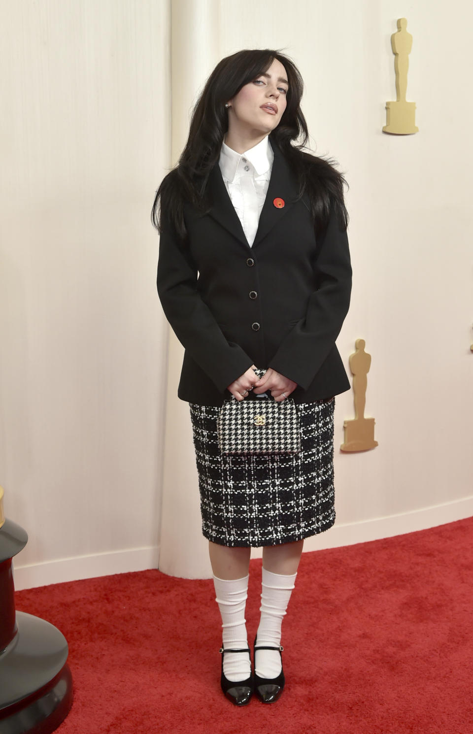 Billie Eilish llega a los Oscar el domingo 10 de marzo de 2024, en el Teatro Dolby en Los Ángeles. (Photo by Richard Shotwell/Invision/AP)