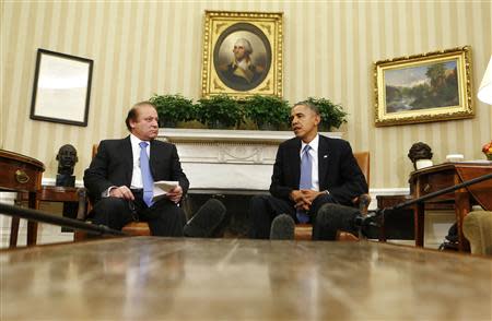 U.S. President Barack Obama speaks with Pakistan's Prime Minister Nawaz Sharif during their meeting in the Oval Office at the White House in Washington October 23, 2013. REUTERS/Larry Downing