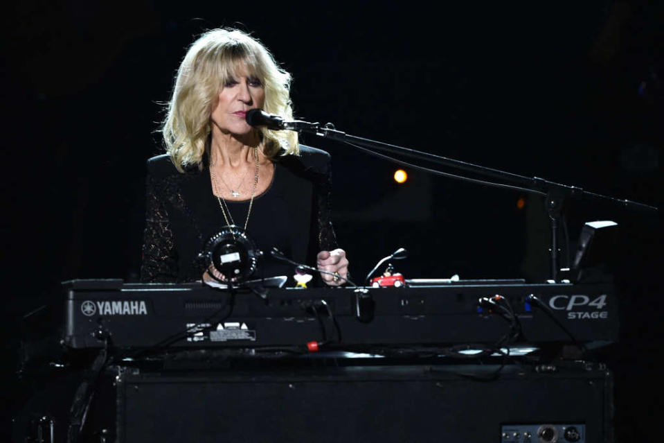 30 novembre - La chanteuse-compositrice du groupe de rock britannique Fleetwood Mac, Christine McVie, qui avait également connu le succès en menant une carrière solo, est décédée à l’âge de 79 ans des suites d’une courte maladie.