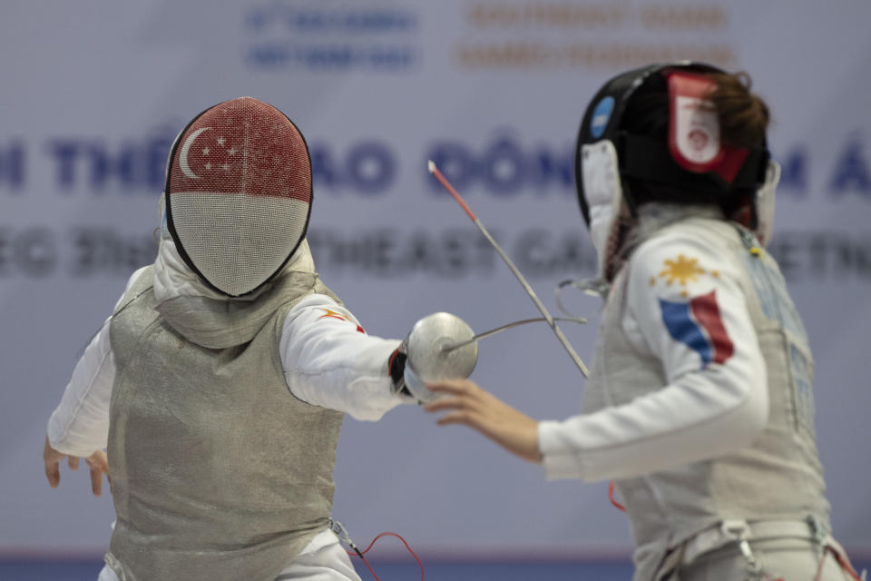 Singapore fencer Maxine Wong (left) in action in the women's foil individual final at the Hanoi SEA Games. (PHOTO: Sport Singapore/ Alfie Lee)