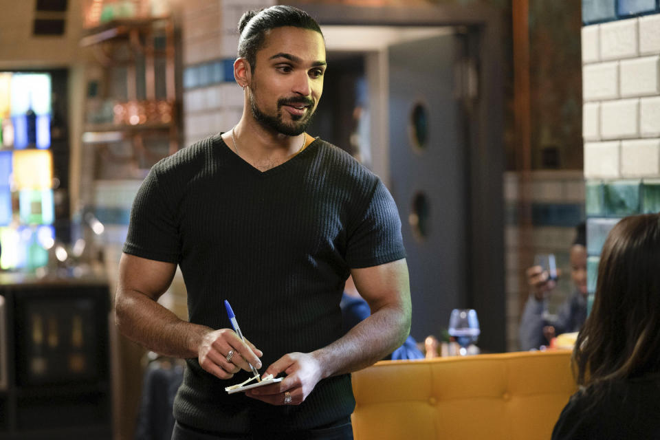 EastEnders,02-02-2023,6640,Ravi Gulari (AARON THIARA);Denise Fox (PARROQUIA DE DIANE),***EMBARGO HASTA EL MARTES 24 DE ENERO DE 2023***, BBC, Jack Barnes/Kieron McCarron