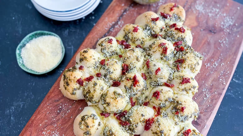 Bread in Christmas tree shape with cheese