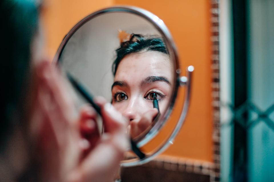 People Swear These Vanity Mirrors Upgraded Their Whole Makeup Routine