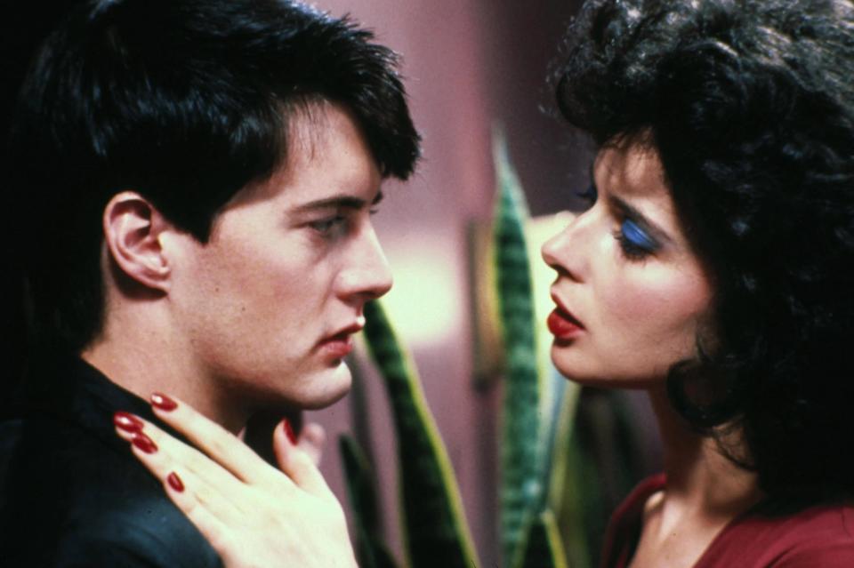 Kyle MacLachlan looks into Isabella Rosselini's eyes in "Blue Velvet."