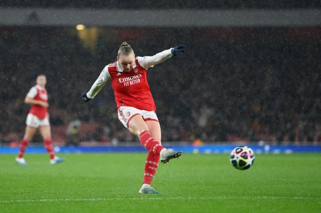 Arsenal close in on Women's Champions League quarter-finals after