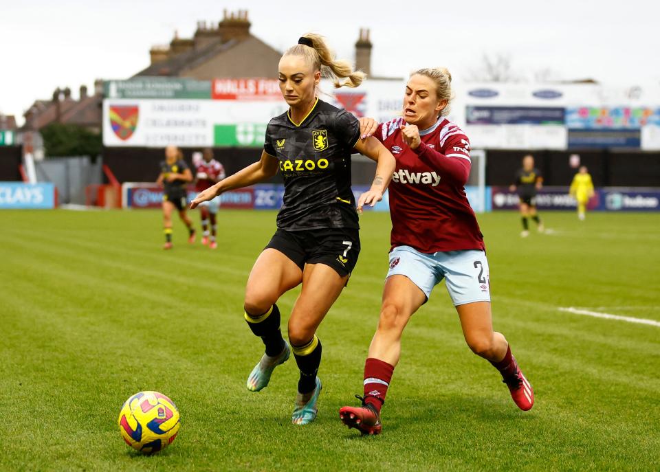 Soccer Football - Women's Super League - West Ham United v Aston Villa - Chigwell Construction Stadium, London, Britain - March 12, 2023 Aston Villa's Alisha Lehmann in action with West Ham United's Kirsty Smith Action Images via Reuters/Peter Cziborra