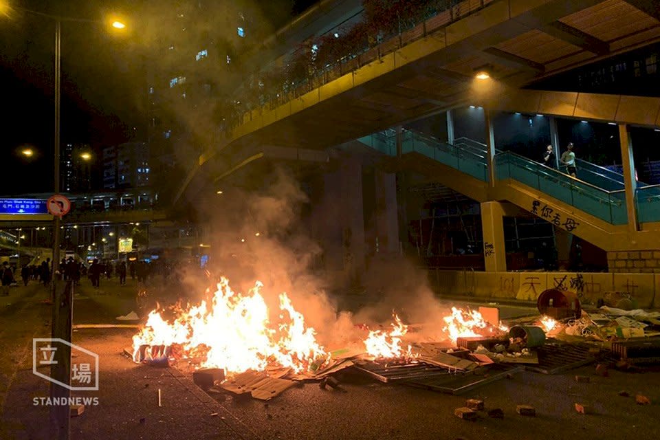 香港荃灣大河道遭縱火。(立場新聞提供)