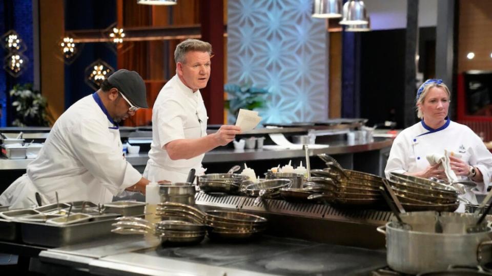 HHost/chef Gordon Ramsay with contestants in the “Just Wingin’ It” episode of “Hell’s Kitchen” on Fox