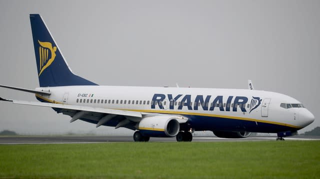 Ryanair, la gigante europea del low cost, sería una de las compañías que utiliza algoritmos para separar a familiares en sus vuelos (Fuente: PA Ready News UK)