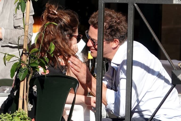 Dominic West y Lily James y las fotos que dieron la vuelta al mundo