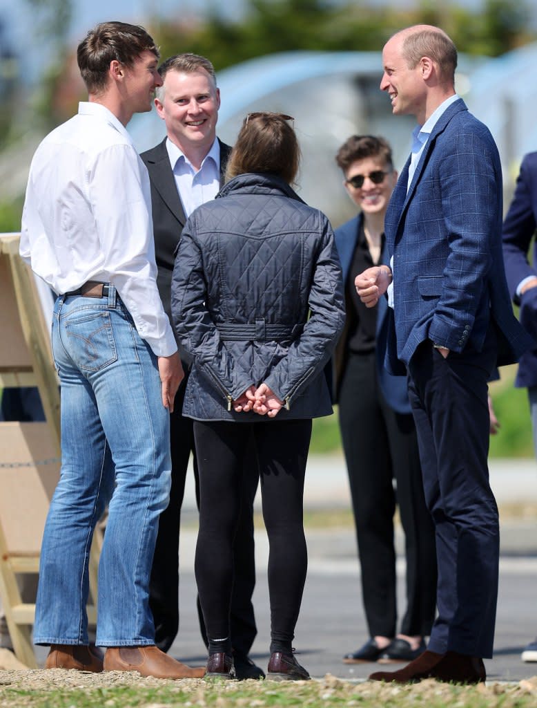 O Príncipe William é todo sorrisos durante uma visita noturna solo à Cornualha 2