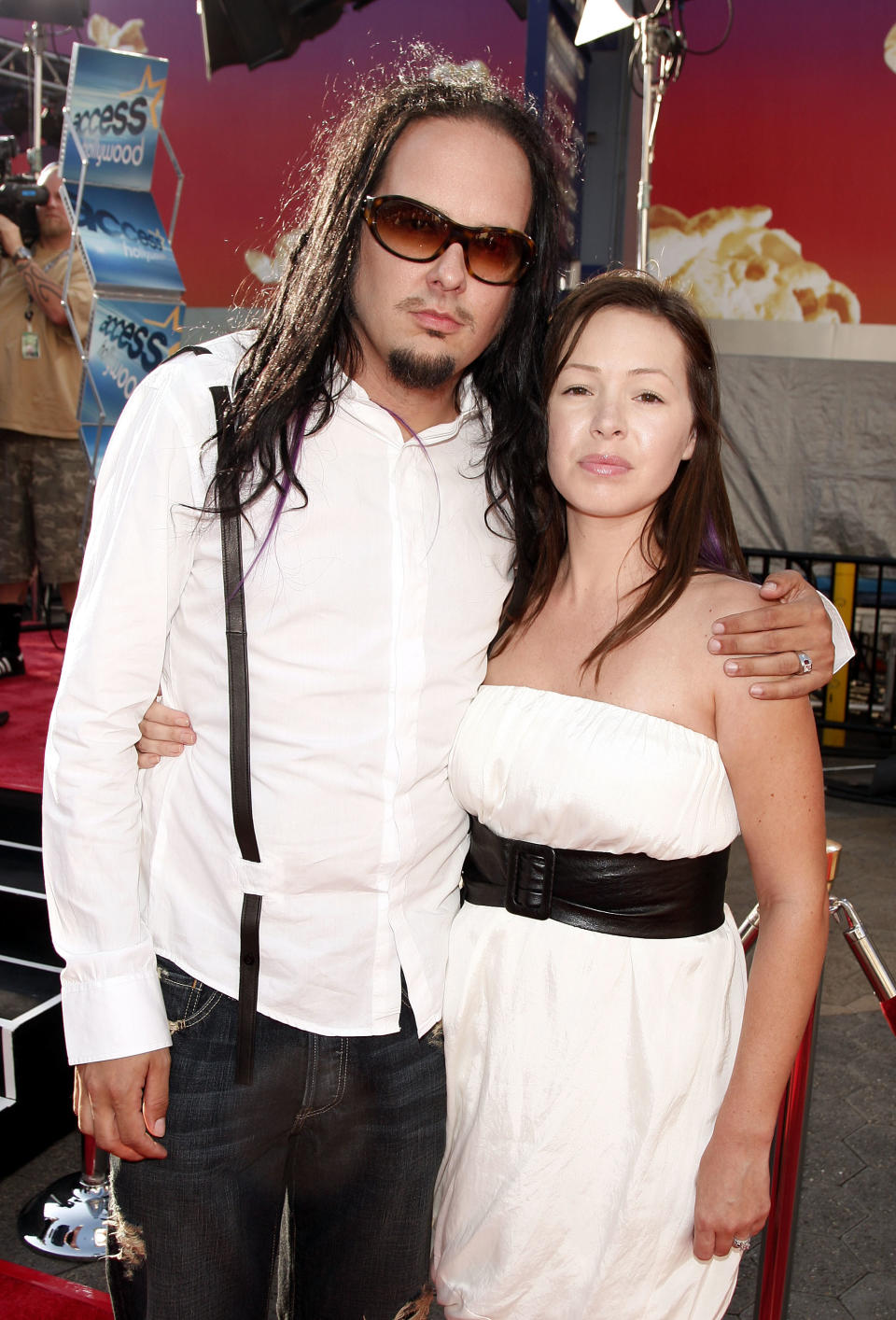 Jonathan Davis and his wife, Deven, at the premiere of <em>The Mummy: Tomb of the Dragon Emperor</em> in 2008. (Photo: Kevin Winter/Getty Images)