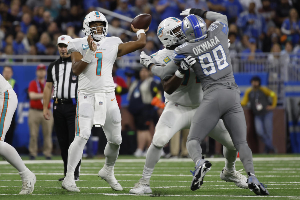 Tua Tagovailoa, Tyreek Hill light up Lions in Dolphins' comeback