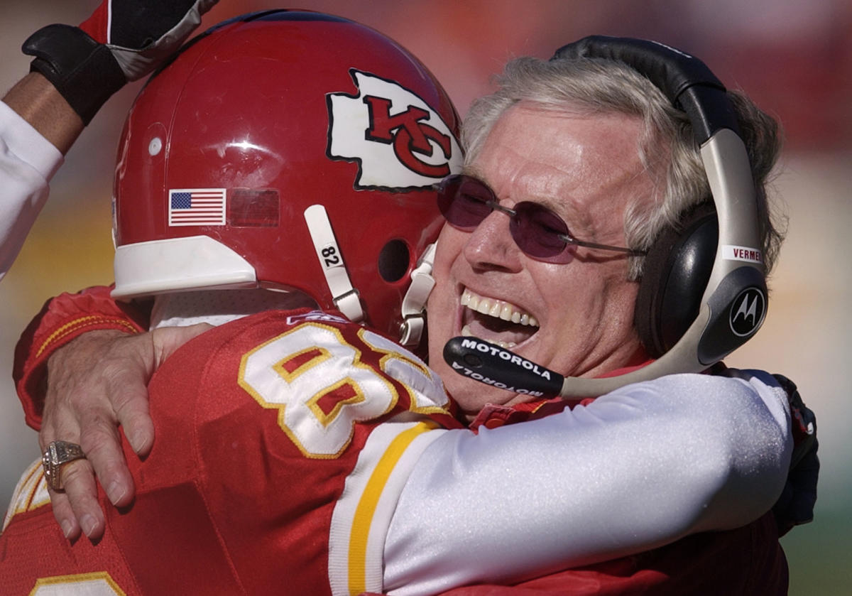 Kansas City Chiefs flyover > McConnell Air Force Base > News