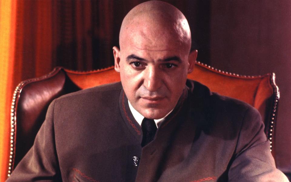 Auch in "Im Geheimdienst Ihrer Majestät" (1969) zeigt sich der Wahnsinn von Blofeld (diesmal gespielt von "Kojak" Telly Savalas): Er will die Menschheit mit einem tödlichen Virus Omega terrorisieren. Der Schurke ist aber auch für Bonds schmerzhaftesten Moment verantwortlich: Blofelds Privatsekretärin erschießt Bonds frisch angetraute Ehefrau Tracy. (Bild: Fox)