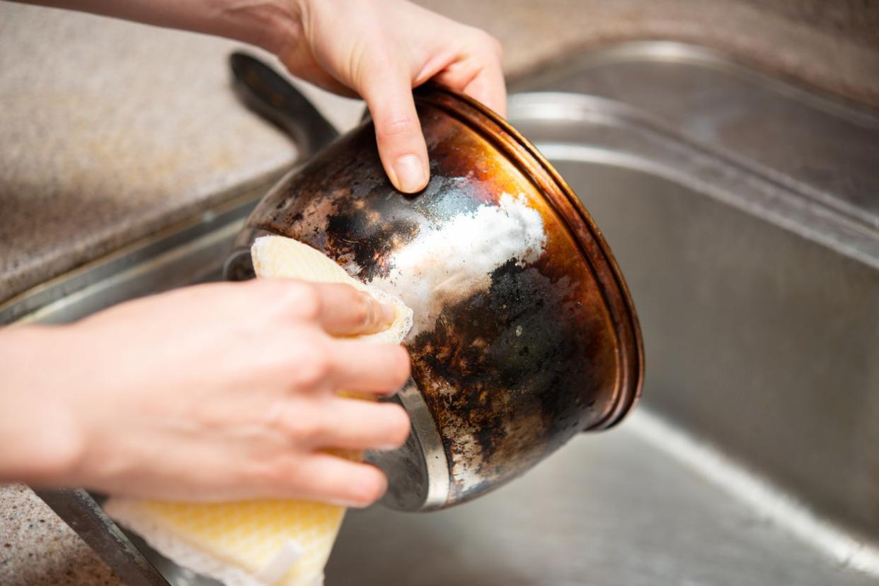 Hand washing scorched pot