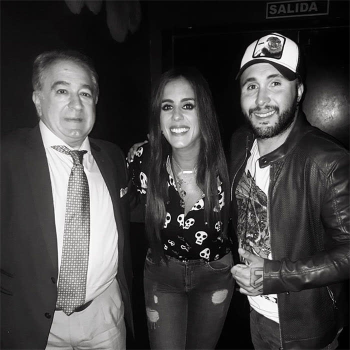 Anabel Pantoja junto a su padre y su primo