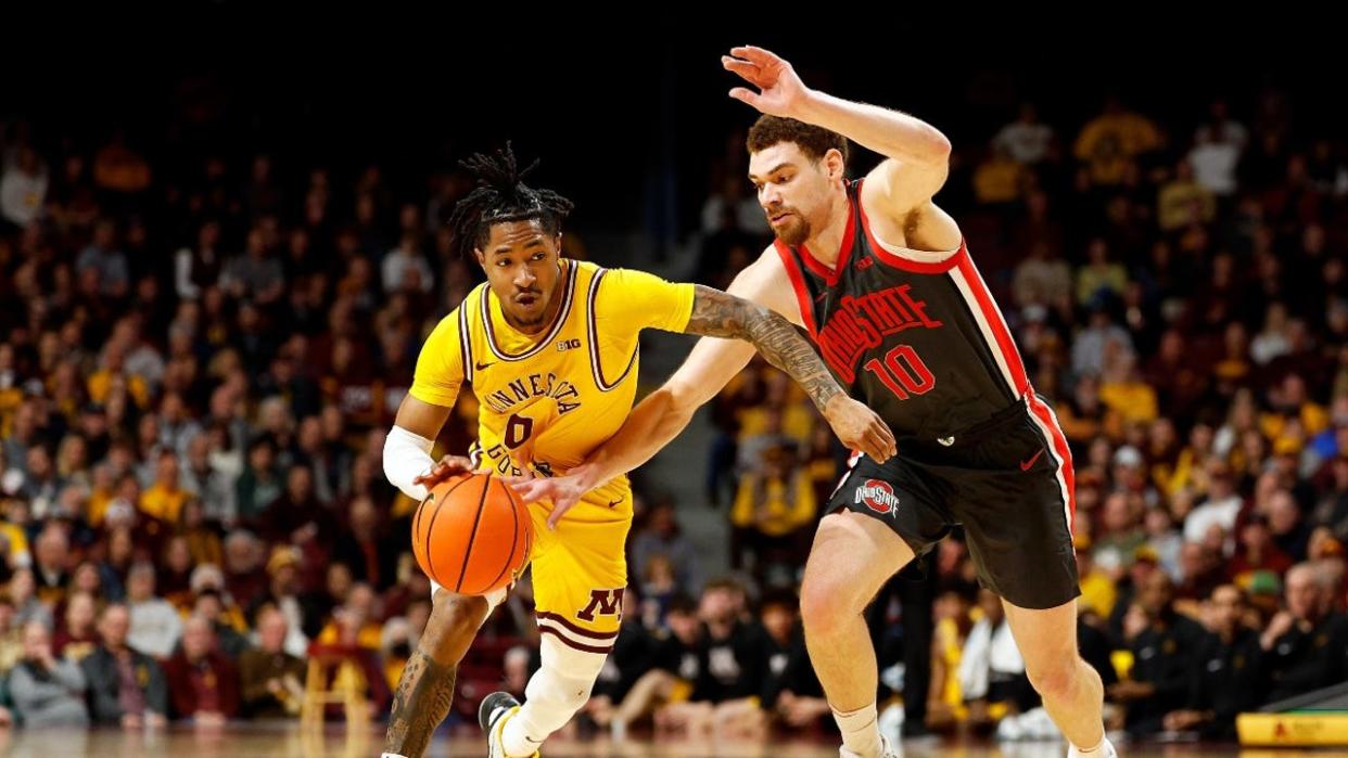 <div>Elijah Hawkins #0 of the Minnesota Golden Gophers drives to the basket against Jamison Battle #10 of the Ohio State Buckeyes in the first half at Williams Arena on February 22, 2024 in Minneapolis, Minnesota.</div> <strong>((Photo by David Berding/Getty Images))</strong>