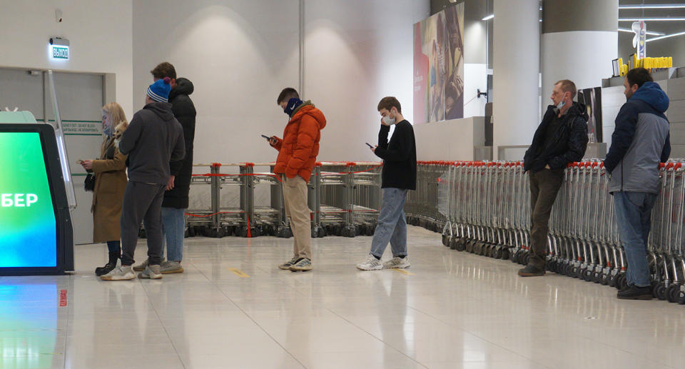 People line for the ATM in Central Moscow, Russia. Source: Getty