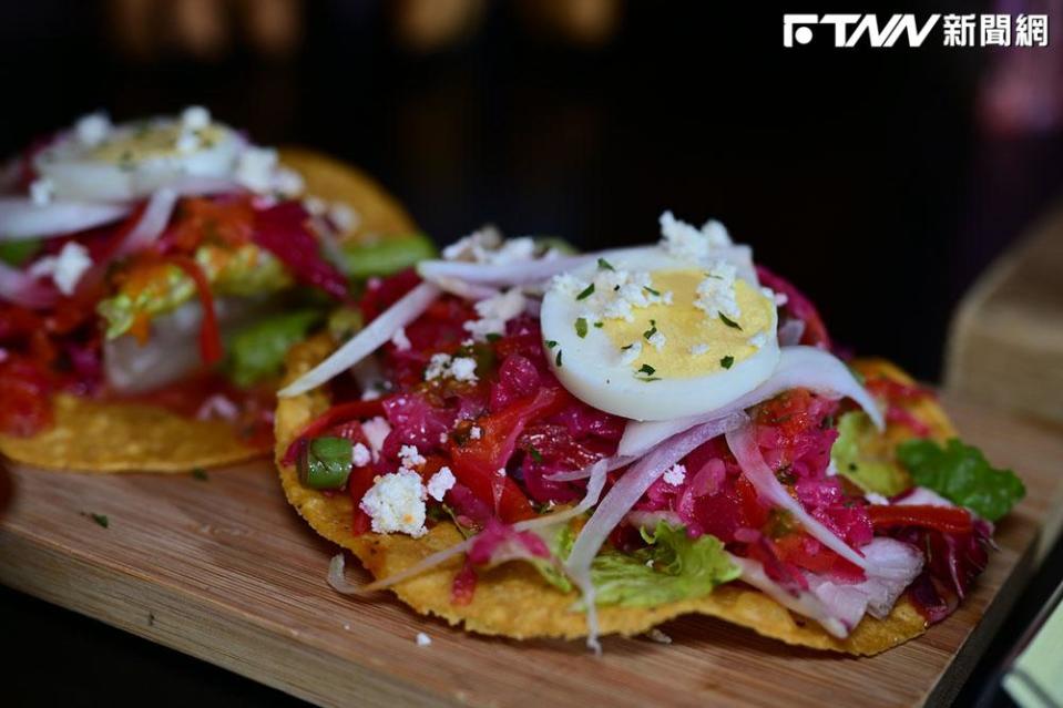 Chiles Rellenos 炸甜椒鑲豬肉搭玉米餅