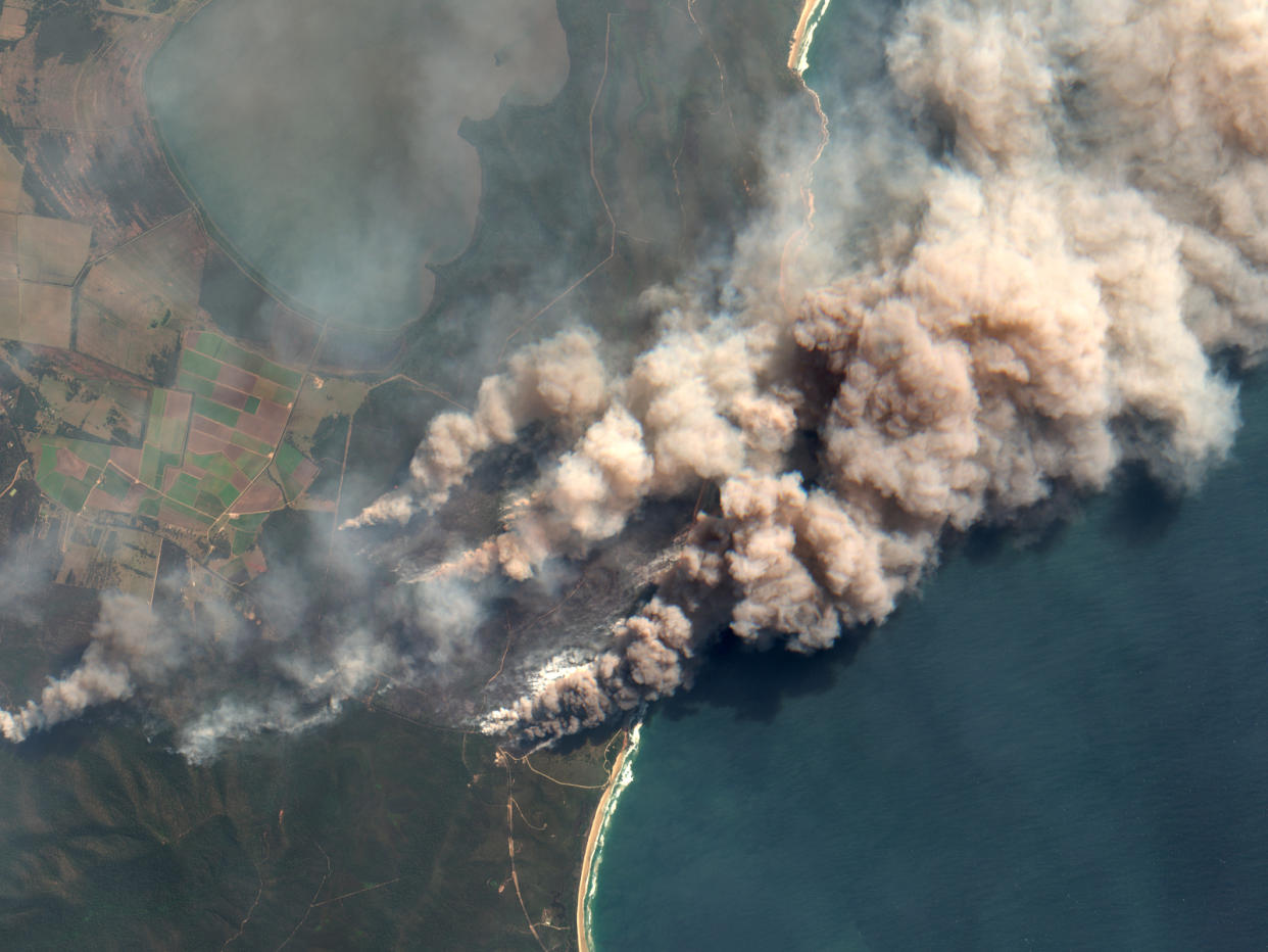 Vista satelital de uno de los focos de incendio en Australia (Photo by Orbital Horizon/Copernicus Sentinel Data)