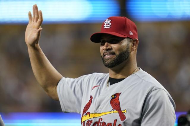 St. Louis, United States. 08th Sep, 2021. Los Angeles Dodgers Albert Pujols  tips his cap as fans give him a standing ovation during his first at bat  against the St. Louis Cardinals