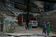 Women leave a hospital in Srinagar as the city remains under curfew following weeks of violence in Kashmir August 19, 2016. REUTERS/Cathal McNaughton