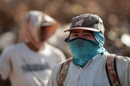 Waste pickers work at 'Lixao da Estrutural', Latin America's largest rubbish dump, in Brasilia, Brazil, January 18, 2018. Picture taken January 18, 2018. REUTERS/Ueslei Marcelino