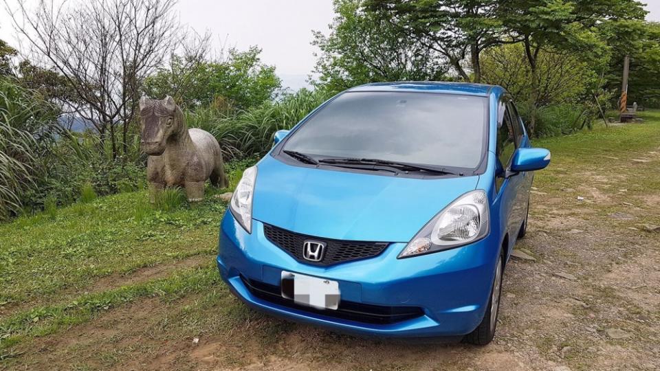 臧芮軒當時有2款車可選，但她喜歡與眾不同，於是選擇Honda Fit。（圖／臧芮軒提供）