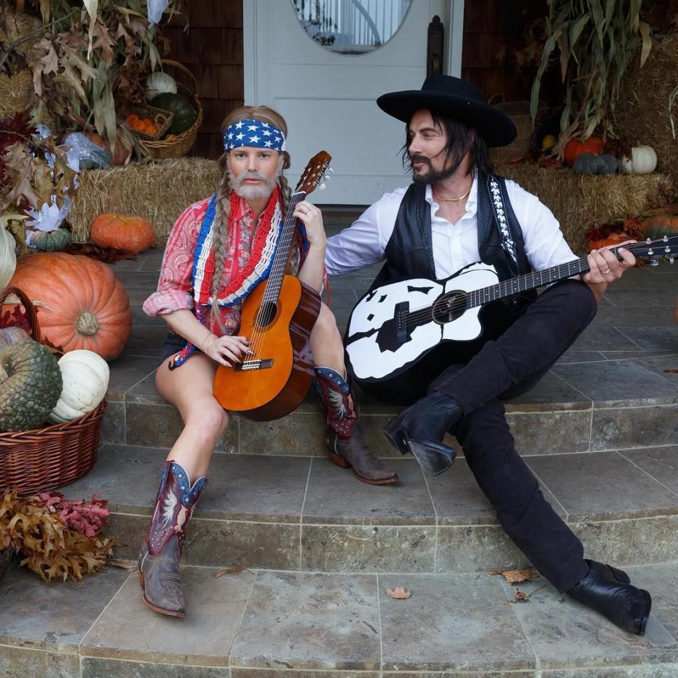 <p>As a tribute to her <em>Dukes of Hazzard</em> costar, Jessica and her husband Eric dressed up as the country duo who made sweet music together in the '70s. <br></p>