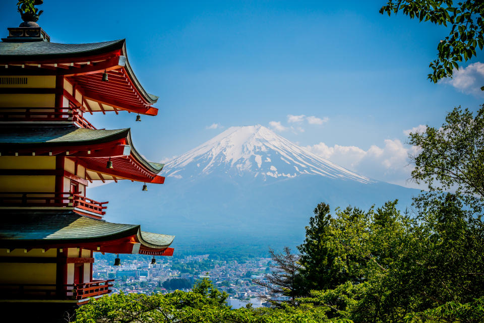 <p>Japón: Ventas informadas en 2014: 29.297 – Ventas estimadas en 2019: 43.000 </p>