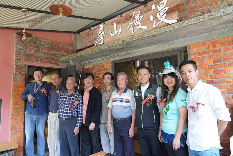 華梵大學活化石碇百年石頭屋 華梵大學修復活化新北市石碇區的百年石頭屋，打造 「琴音共茶香」的藝文沙龍並取名為「漫縵山房」， 20日舉行開幕儀式，預計5月正式營運。 （華梵大學提供） 中央社記者許秩維傳真  113年4月21日 