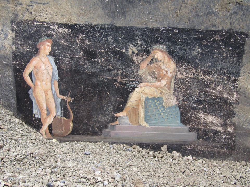 位於義大利的古羅馬城市遺址龐貝（Pompeii）近日新出土一座「黑色宴會廳」，其黑色牆面繪有包含愛情故事的希臘神話場景。（Parco Archeoligico di Pompei／路透社）