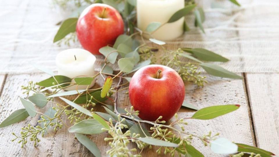 apples and leaves thanksgiving centerpiece