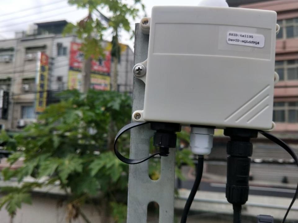 澆水管理模組中的環境感測器具備有偵測光度、土壤濕度及空氣溫濕度的功能。