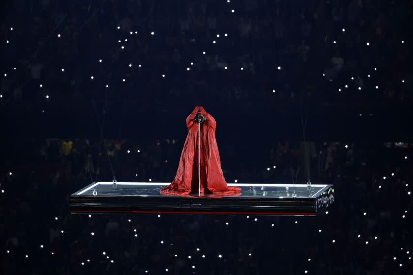 Rihanna durante su show del Medio Tiempo en el Super Bowl 57. (AP Photo/Adam Hunger) (Adam Hunger / Associated Press).