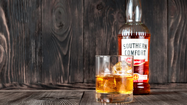 southern comfort whiskey bottle and glass