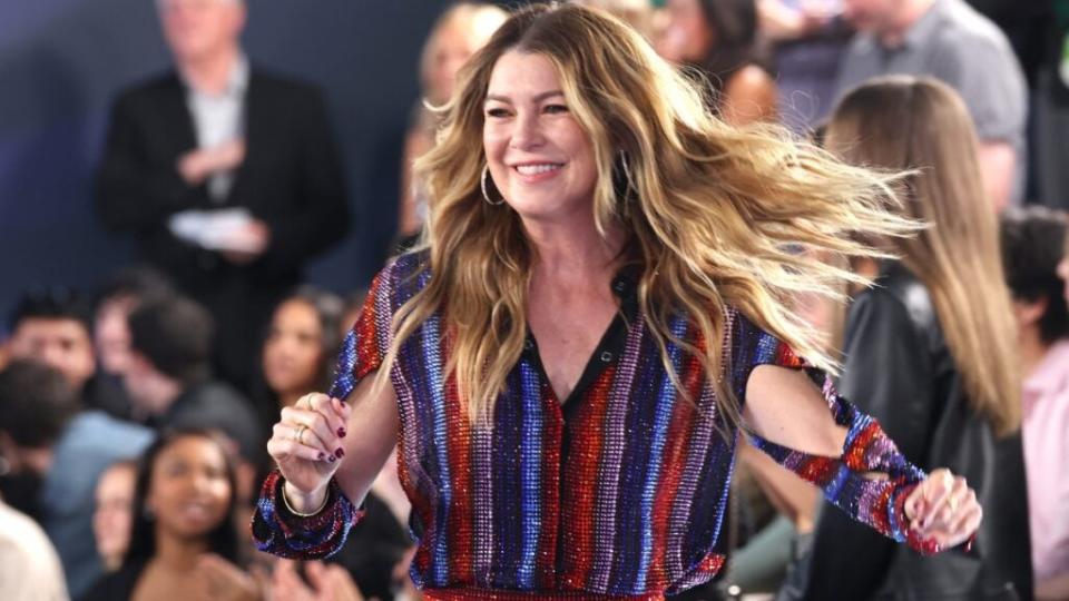 Ellen Pompeo lets her hair down at the 2022 People’s Choice Awards at Barker Hangar.