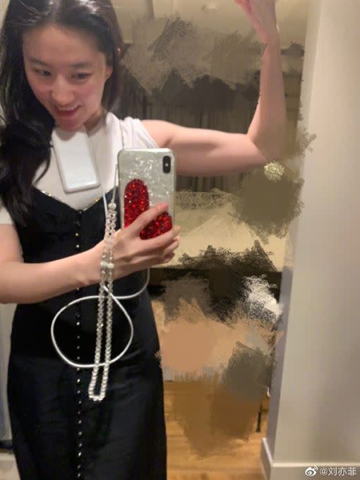 劉亦菲為了拍攝《花木蘭》而迷上健身。（圖／翻攝自微博）