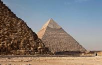 Egypt explosion: 17 hurt in tourist bus blast near to the Giza pyramids