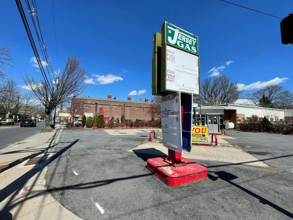 The vacant gas station property at the corner of Main Street and Amboy Avenue in Metuchen that the borough wants to purchase.