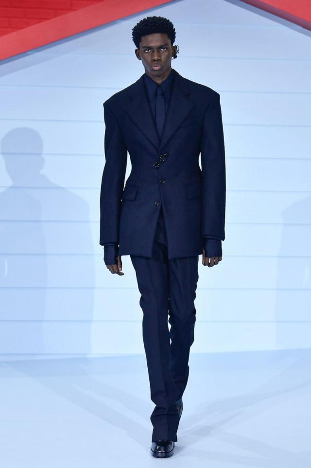 Louis Vuitton  Louis vuitton men, Mens outfits, Sharp dressed man