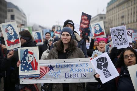 Mujeres marchan en Washington y en el resto del mundo en 1er día completo de Trump