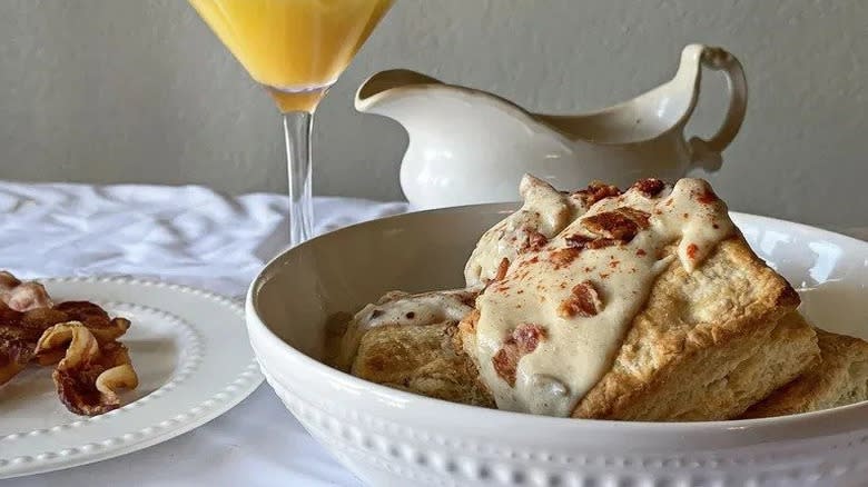 Maple biscuits and gravy