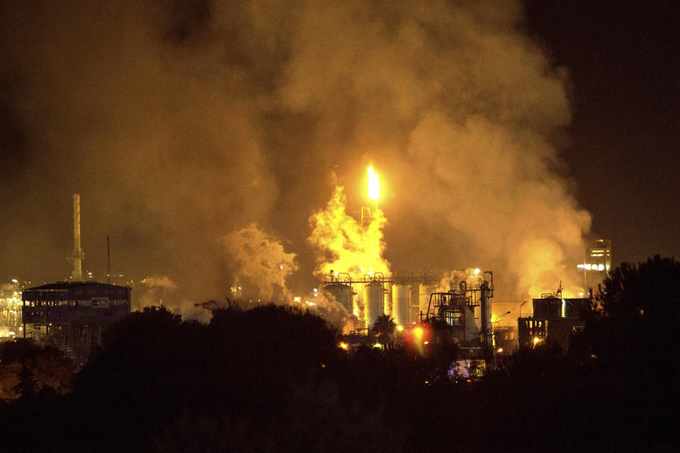 Smoke rise following a big explosion at an industrial hub near the port city of Tarragona, Spain, Tuesday, Jan. 14, 2020. Source: AP Photo/David Oliete