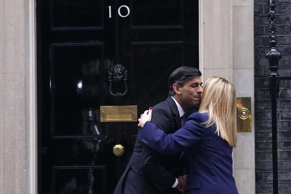 Britain's Prime Minister Rishi Sunak welcomes Italian Prime Minister Giorgia Meloni to 10 Downing Street in London, Thursday, April 27, 2023.(AP Photo/Alberto Pezzali)