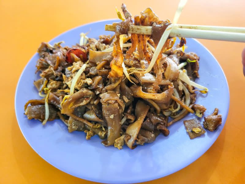 hock huat - close up of noodles and taugeh