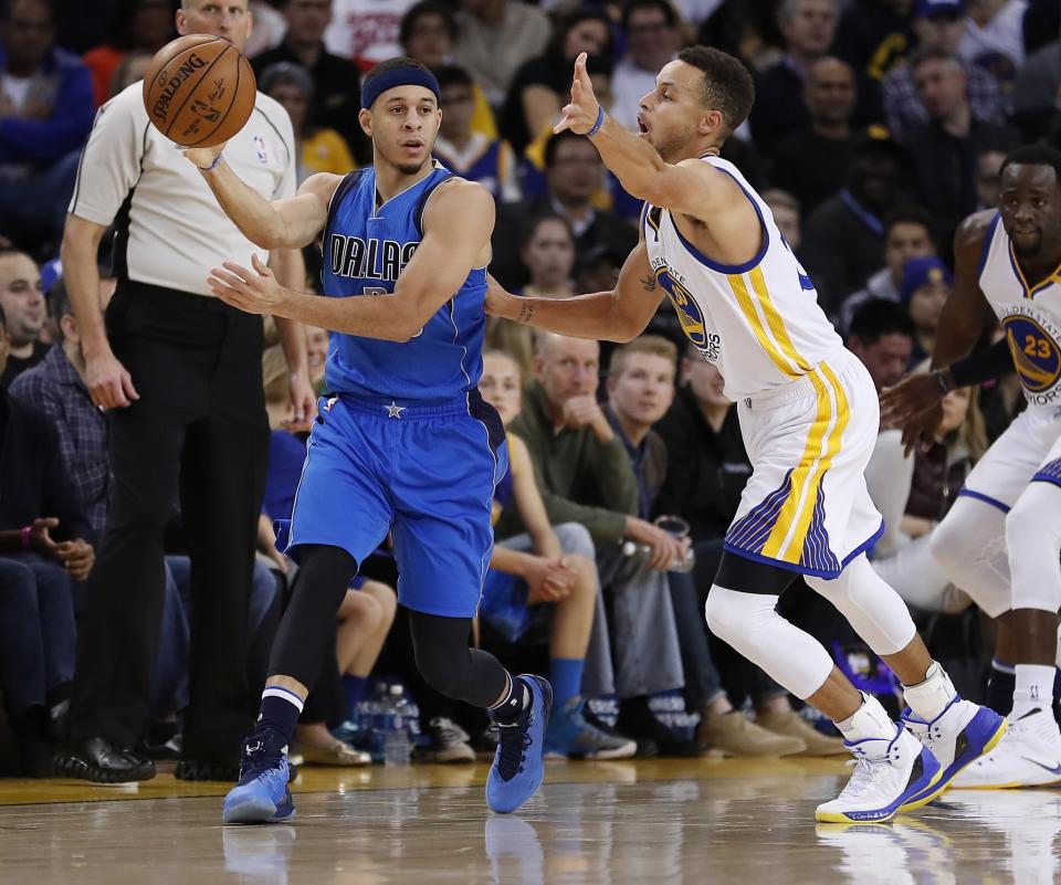 Stephen Curry guards Seth Curry in a December game. (Nick DePaula/The Vertical)