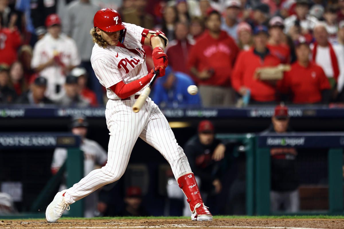Follow live: Phillies, D-backs vying for spot in World Series