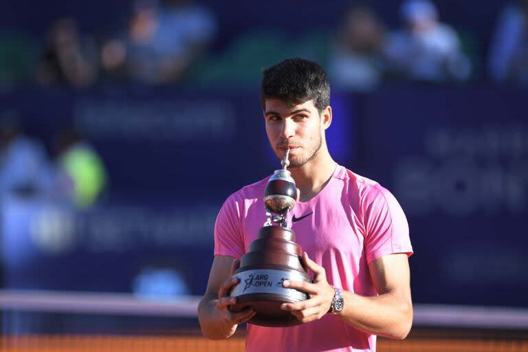 Carlos Alcaraz, campeón del Argentina Open el año pasado; el español está anotado para volver a jugar en febrero en Palermo